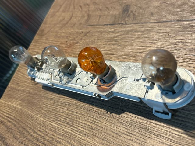 bontott SKODA FABIA I Bal Hátsó Lámpa Foglalat