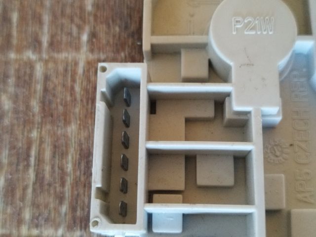 bontott SKODA FABIA I Bal Hátsó Lámpa Foglalat