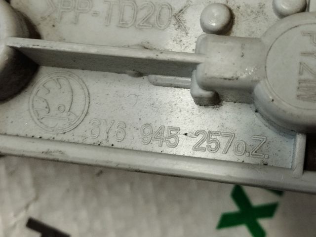 bontott SKODA FABIA I Bal Hátsó Lámpa Foglalat