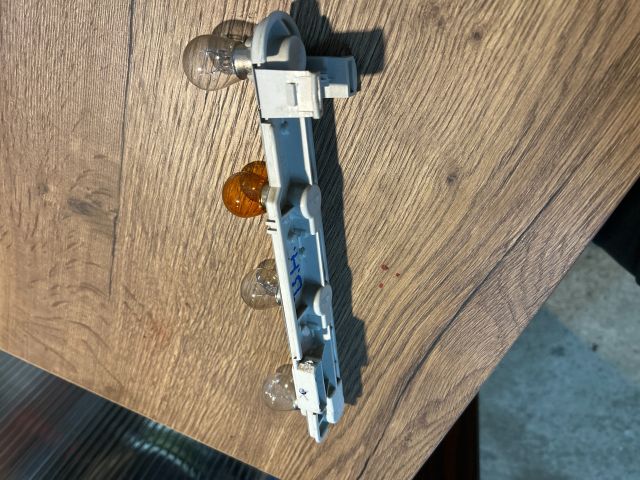 bontott SKODA FABIA I Bal Hátsó Lámpa Foglalat