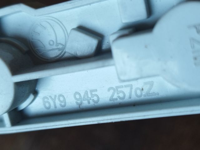 bontott SKODA FABIA I Bal Hátsó Lámpa Foglalat