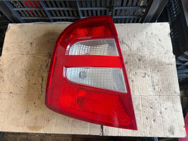 bontott SKODA FABIA I Bal Hátsó Lámpa