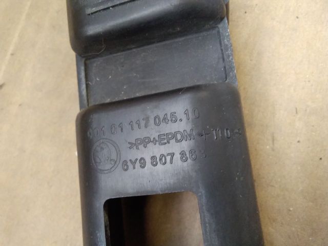 bontott SKODA FABIA I Bal hátsó Lökhárító Tartó (Műanyag)