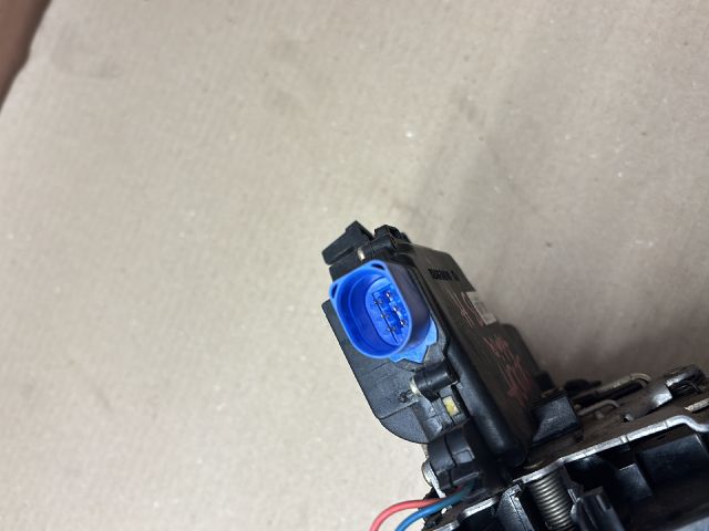 bontott SKODA FABIA I Bal hátsó Zárbetét