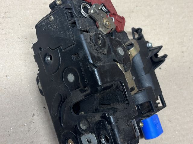 bontott SKODA FABIA I Bal hátsó Zárbetét