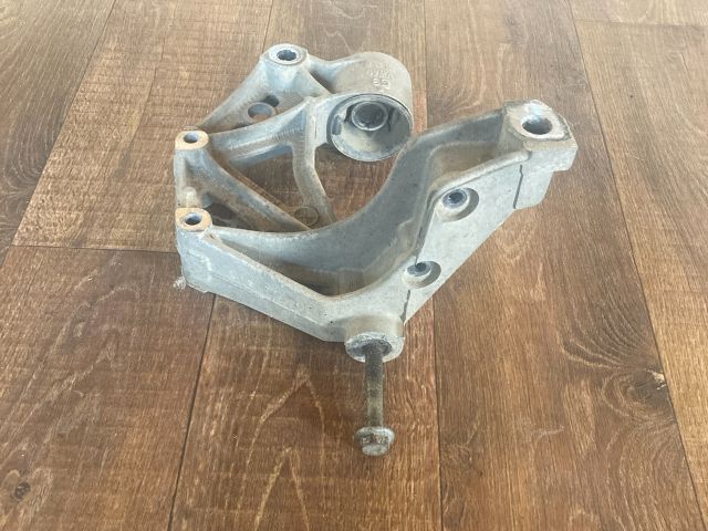 bontott SKODA FABIA I Bal Lengőkar Tartó