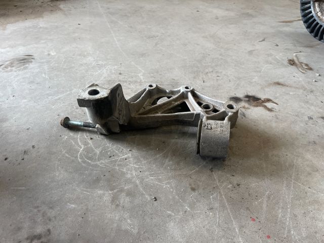 bontott SKODA FABIA I Bal Lengőkar Tartó