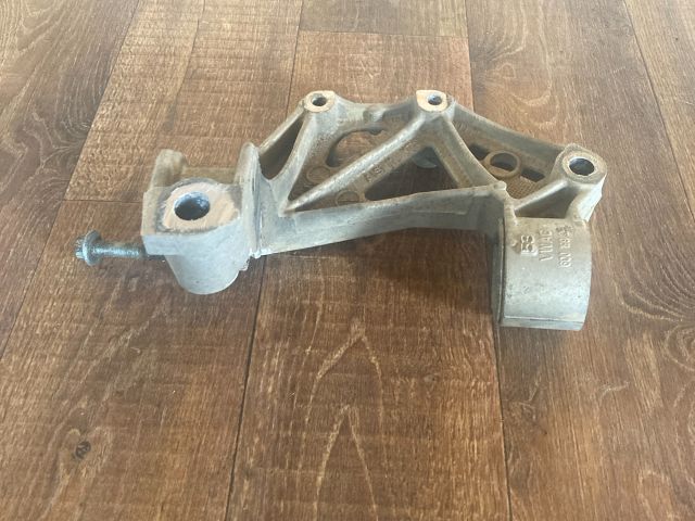 bontott SKODA FABIA I Bal Lengőkar Tartó