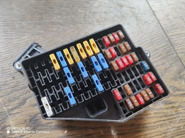 bontott SKODA FABIA I Biztosítéktábla Utastér