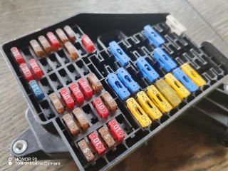 bontott SKODA FABIA I Biztosítéktábla Utastér