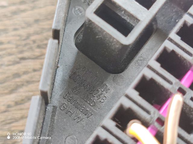 bontott SKODA FABIA I Biztosítéktábla Utastér