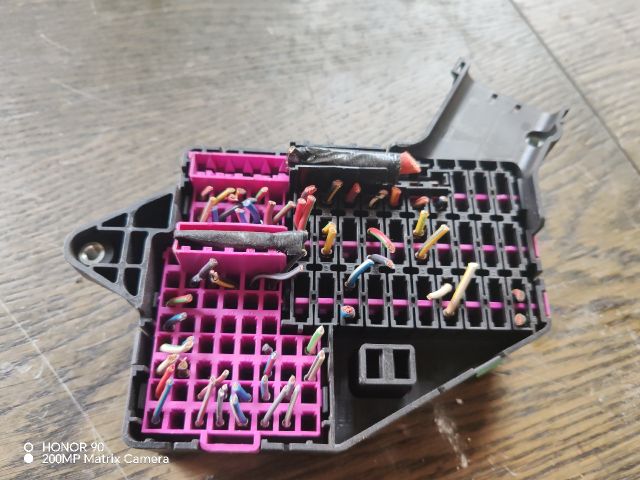 bontott SKODA FABIA I Biztosítéktábla Utastér