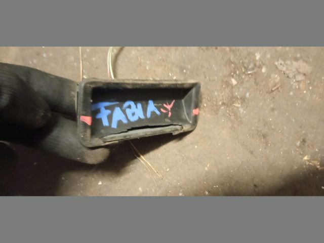 bontott SKODA FABIA I Csomagtér Nyitó Kar / Gomb