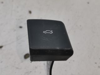 bontott SKODA FABIA I Csomagtér Nyitó Kar / Gomb