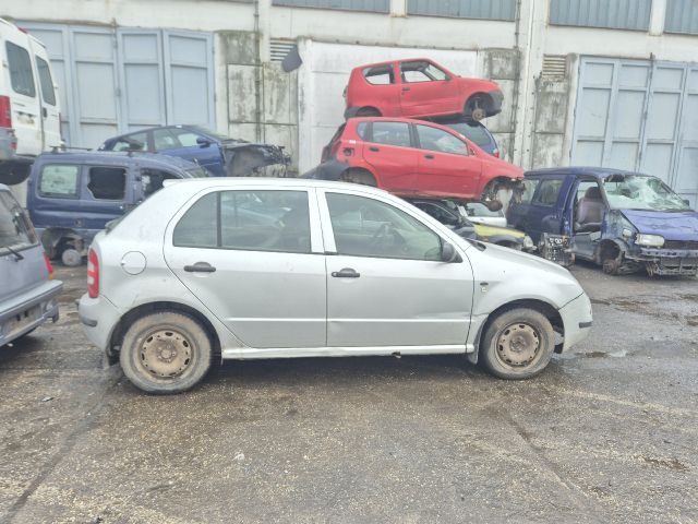 bontott SKODA FABIA I Csomagtérajtó (Részeivel)