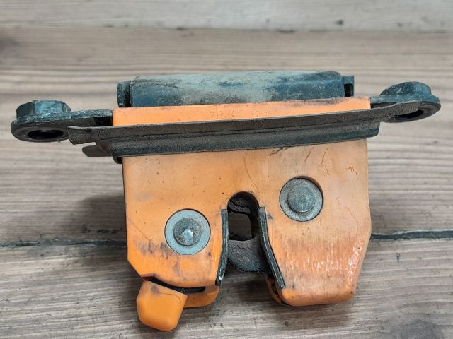 bontott SKODA FABIA I Csomagtérajtó Zárszerkezet