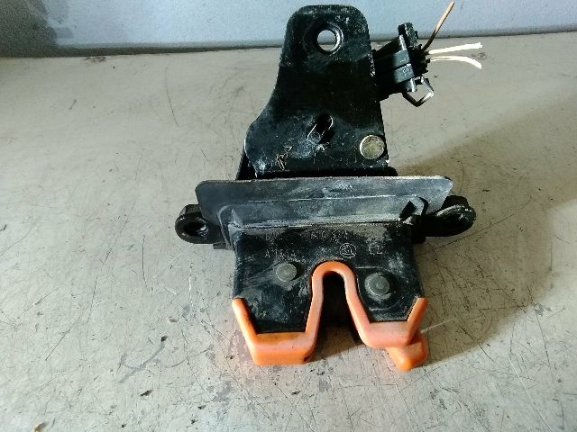 bontott SKODA FABIA I Csomagtérajtó Zárszerkezet