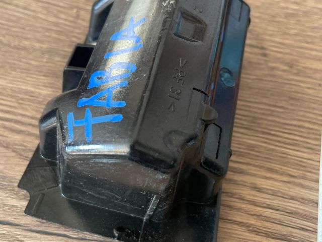 bontott SKODA FABIA I Első Hamutartó