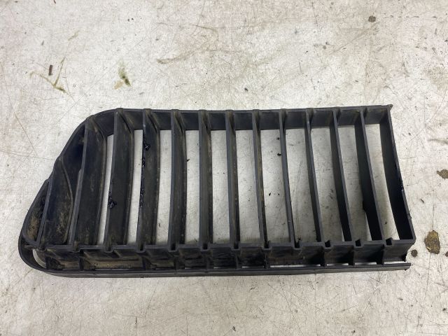 bontott SKODA FABIA I Első Lökhárító Alsó Középső Díszrács