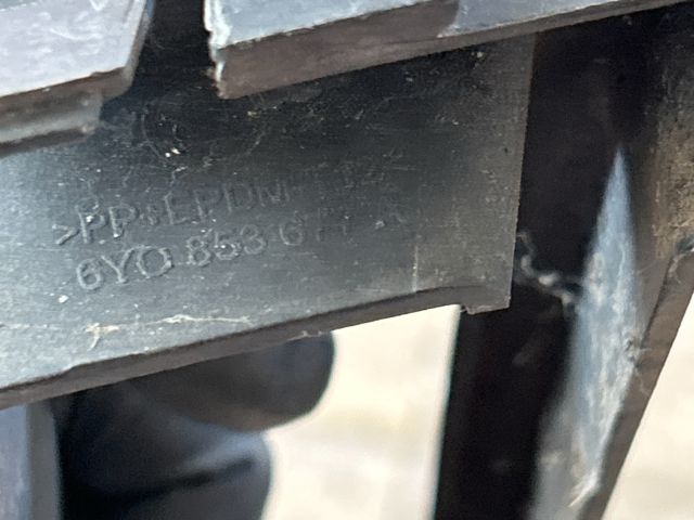 bontott SKODA FABIA I Első Lökhárító Alsó Középső Díszrács