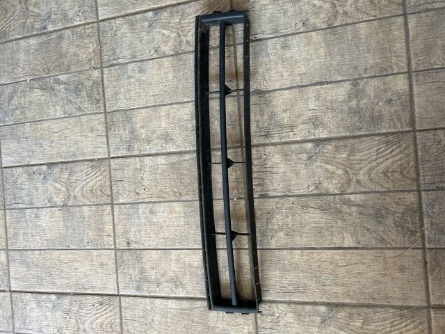 bontott SKODA FABIA I Első Lökhárító Alsó Középső Díszrács