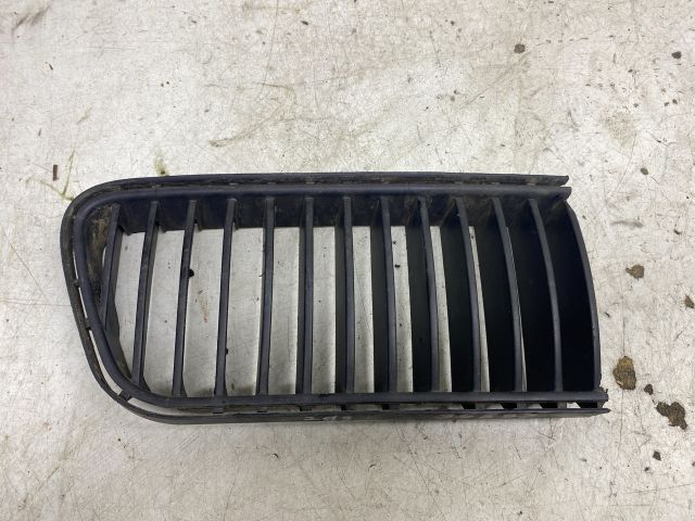 bontott SKODA FABIA I Első Lökhárító Alsó Középső Díszrács