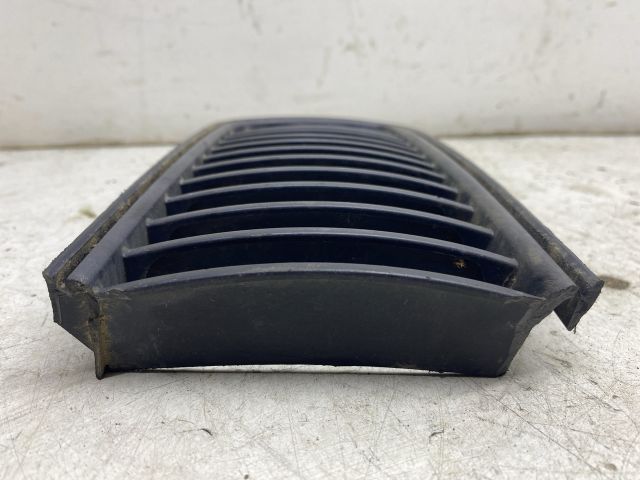 bontott SKODA FABIA I Első Lökhárító Alsó Középső Díszrács