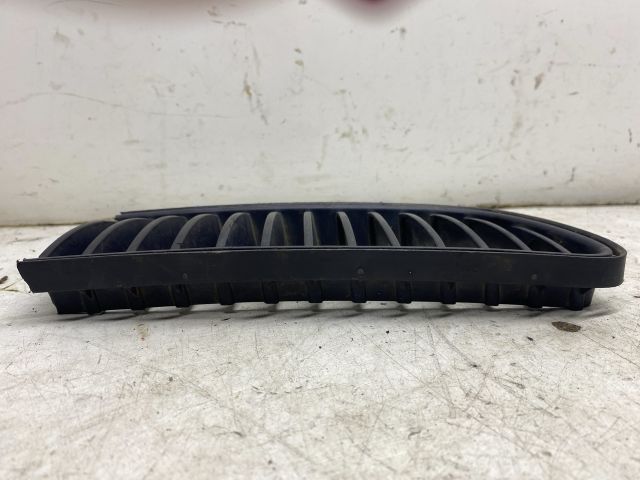 bontott SKODA FABIA I Első Lökhárító Alsó Középső Díszrács