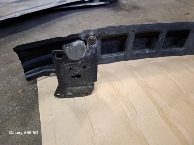 bontott SKODA FABIA I Első Lökhárító Merevítő (Fém)