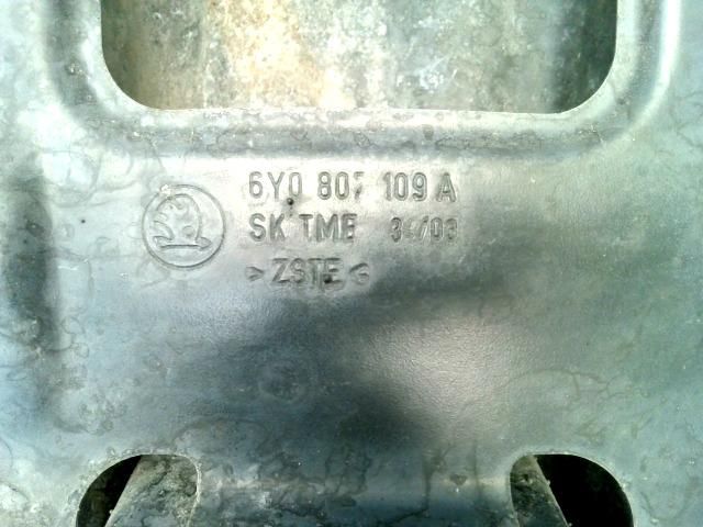 bontott SKODA FABIA I Első Lökhárító Merevítő (Fém)