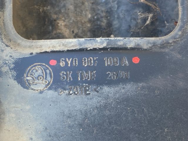 bontott SKODA FABIA I Első Lökhárító Merevítő (Fém)