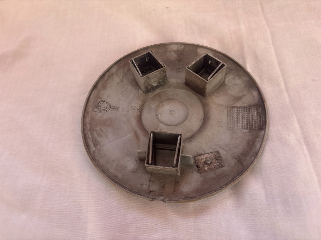 bontott SKODA FABIA I Felniközép (1 db)