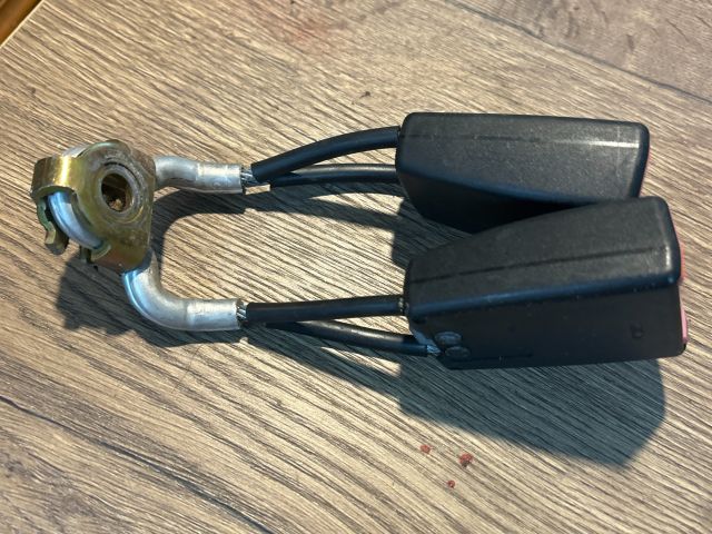 bontott SKODA FABIA I Hátsó középső Biztonsági Öv Csat