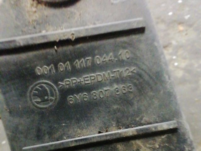 bontott SKODA FABIA I Hátsó középső Lökhárító Tartó (Műanyag)