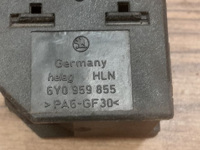 bontott SKODA FABIA I Jobb első Ablakemelő Kapcsoló