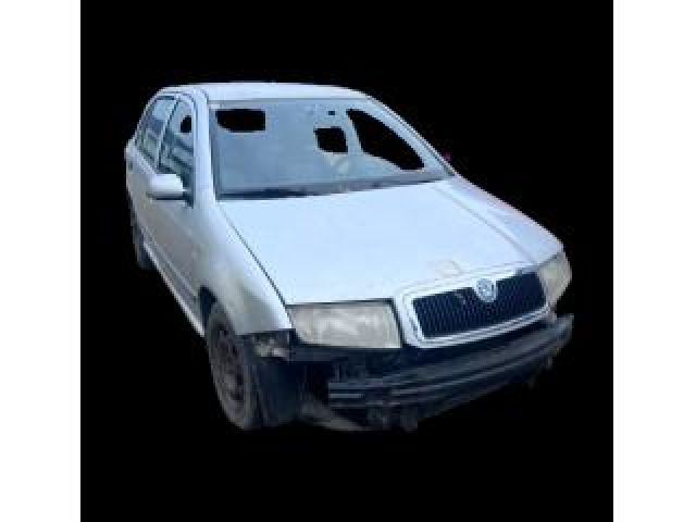 bontott SKODA FABIA I Jobb első Lökhárító Tartó (Műanyag)