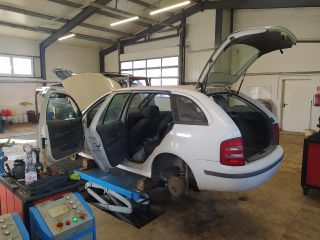 bontott SKODA FABIA I Jobb első Oldal Lökhárító Tartó (Műanyag)