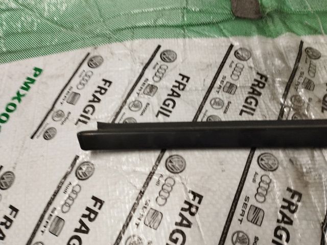 bontott SKODA FABIA I Jobb első Vízlehúzó Gumicsík