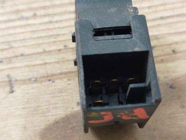 bontott SKODA FABIA I Jobb hátsó Ablakemelő Kapcsoló