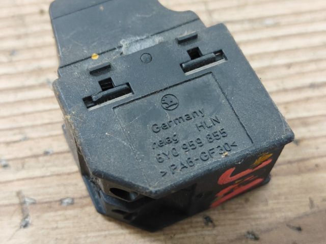 bontott SKODA FABIA I Jobb hátsó Ablakemelő Kapcsoló