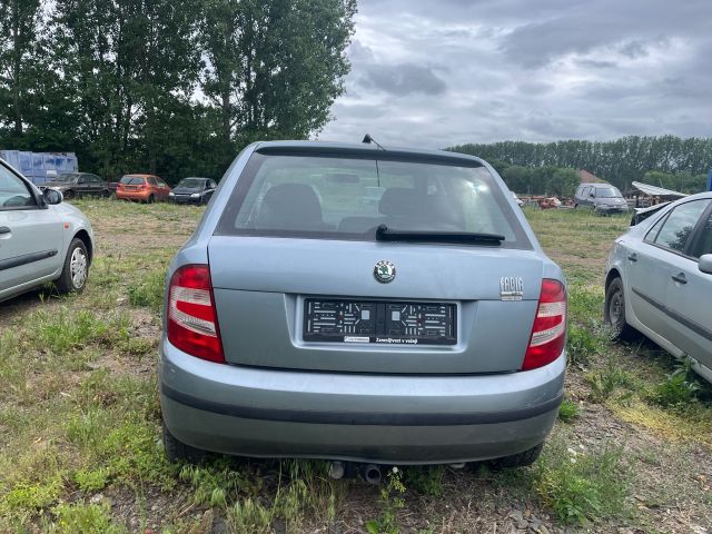 bontott SKODA FABIA I Jobb hátsó Fejtámla