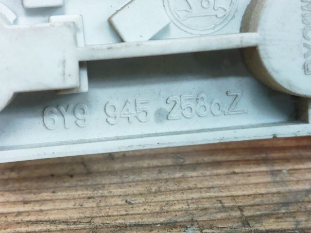 bontott SKODA FABIA I Jobb Hátsó Lámpa Foglalat