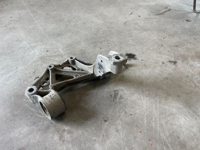 bontott SKODA FABIA I Jobb Lengőkar Tartó