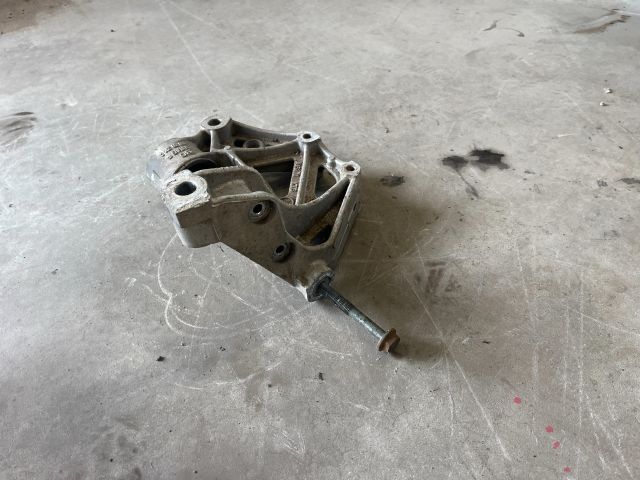 bontott SKODA FABIA I Jobb Lengőkar Tartó