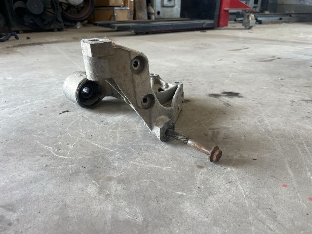 bontott SKODA FABIA I Jobb Lengőkar Tartó