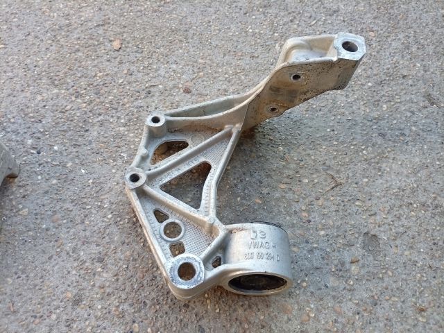 bontott SKODA FABIA I Jobb Lengőkar Tartó