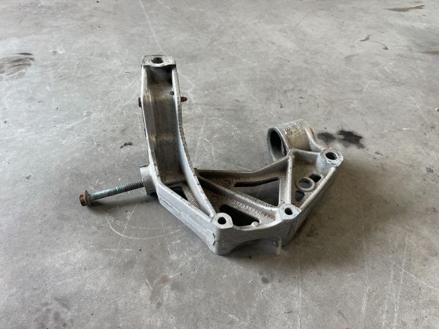 bontott SKODA FABIA I Jobb Lengőkar Tartó