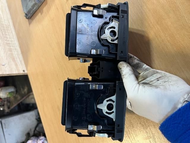 bontott SKODA FABIA I Középső Szellőző