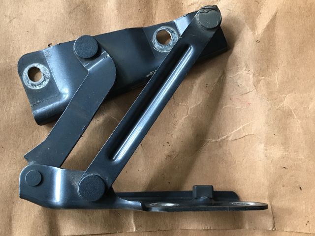 bontott SKODA FABIA I Motorháztető Jobb Zsanér