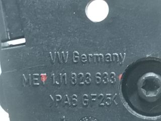 bontott SKODA FABIA I Motorháztető Nyitó Kar / Gomb